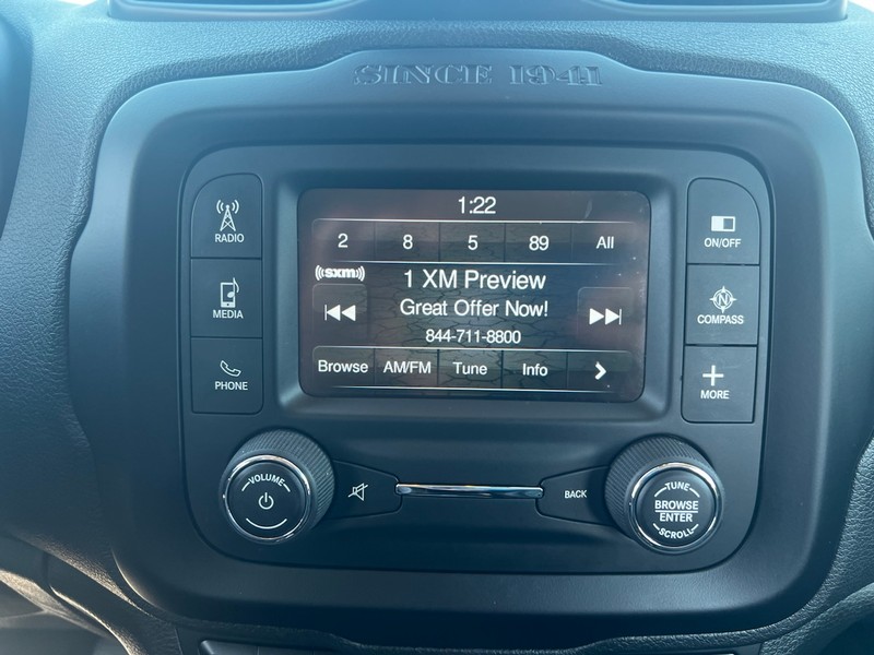 Jeep Renegade Vehicle Full-screen Gallery Image 12