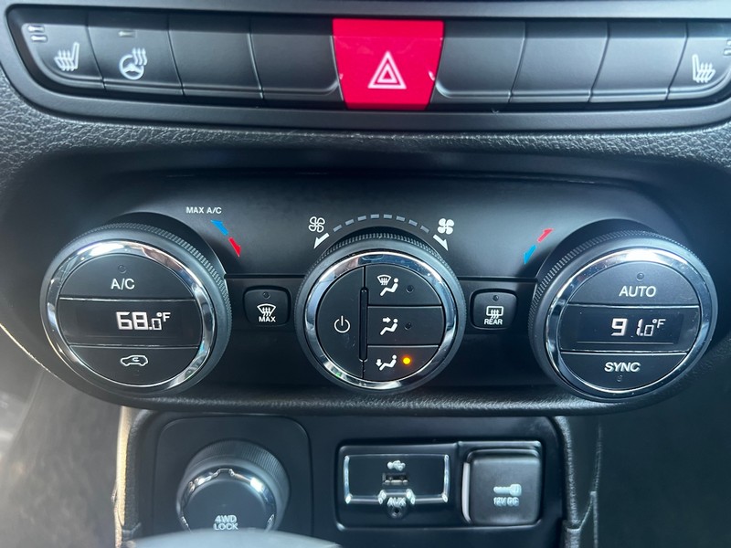 Jeep Renegade Vehicle Full-screen Gallery Image 13