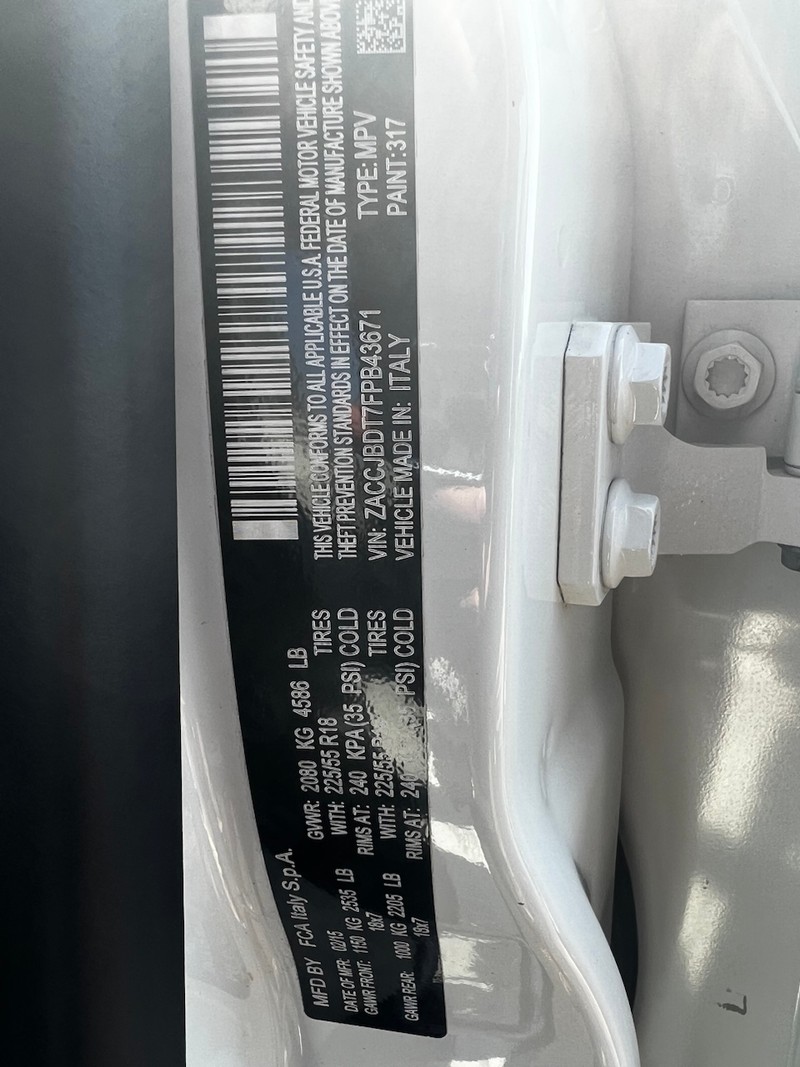 Jeep Renegade Vehicle Full-screen Gallery Image 20