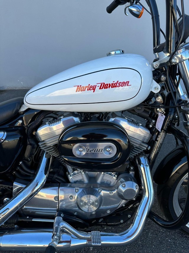 Harley-Davidson XL1200L Vehicle Full-screen Gallery Image 06