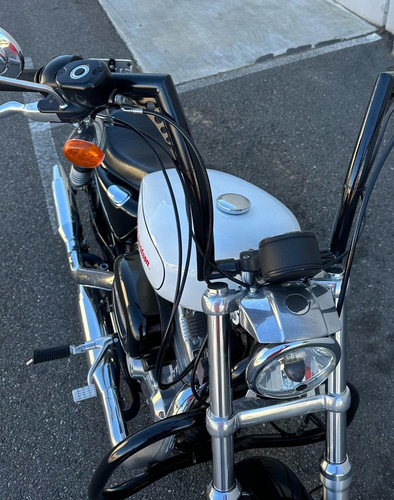 Harley-Davidson XL1200L Vehicle Full-screen Gallery Image 03