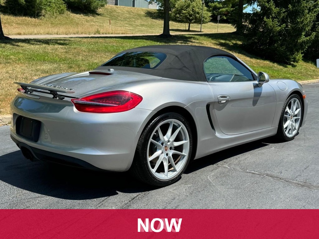 Acura ILX Vehicle Full-screen Gallery Image 09