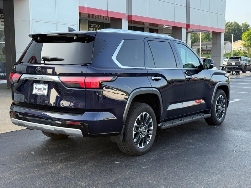 Toyota Sequoia Vehicle Full-screen Gallery Image 03