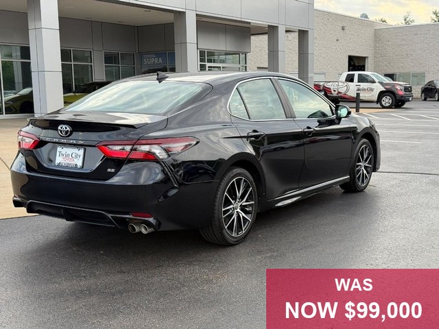 Toyota Camry Vehicle Full-screen Gallery Image 03