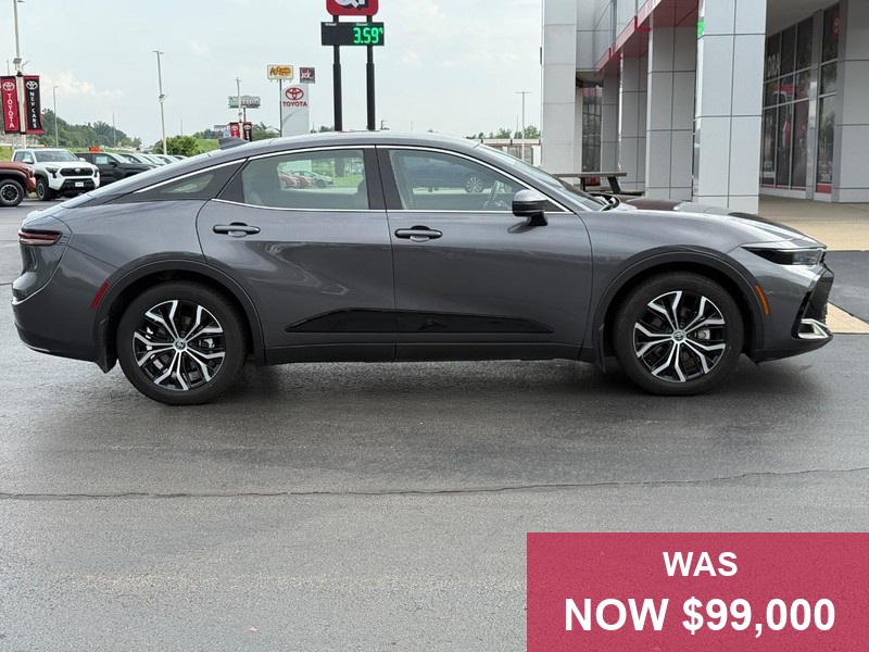 Toyota Crown Vehicle Full-screen Gallery Image 02