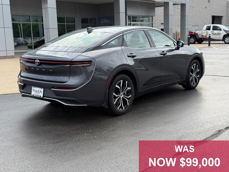 Toyota Crown Vehicle Full-screen Gallery Image 03