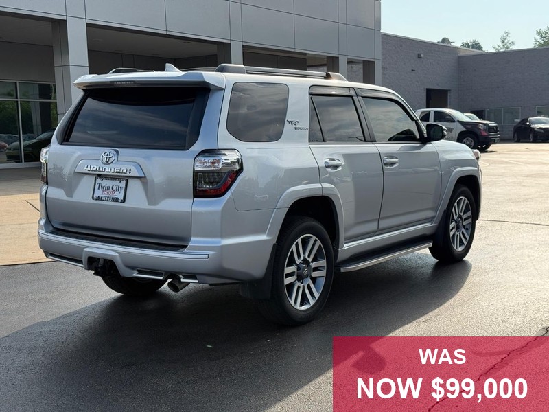 Toyota 4Runner Vehicle Full-screen Gallery Image 03