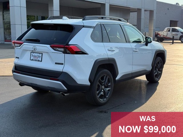 Toyota RAV4 Vehicle Full-screen Gallery Image 03