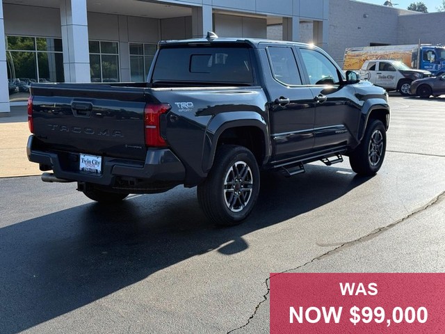 Toyota Tacoma 4WD Vehicle Full-screen Gallery Image 03