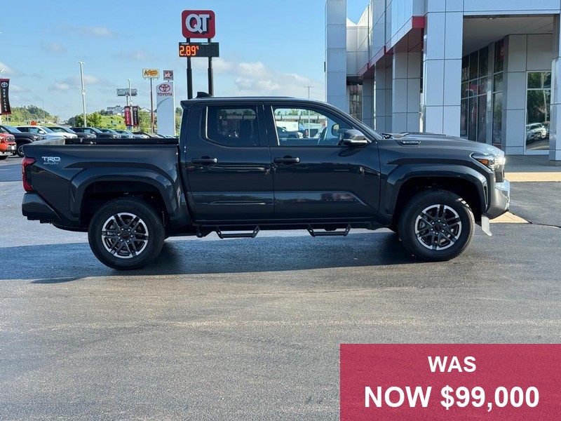 Toyota Tacoma 4WD Vehicle Full-screen Gallery Image 02