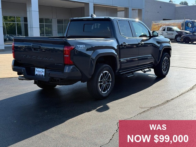 Toyota Tacoma 4WD Vehicle Full-screen Gallery Image 03