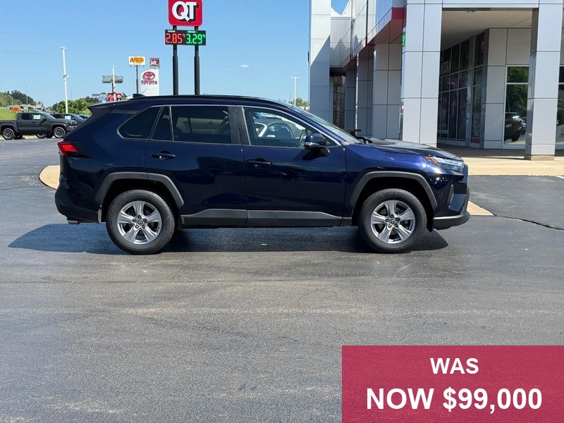 Toyota RAV4 Vehicle Full-screen Gallery Image 02