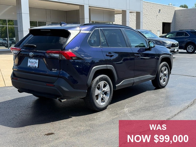 Toyota RAV4 Vehicle Full-screen Gallery Image 03