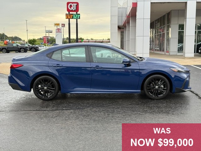 Toyota Camry Vehicle Full-screen Gallery Image 02