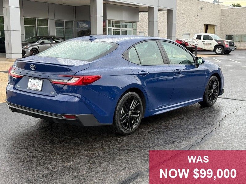 Toyota Camry Vehicle Full-screen Gallery Image 03