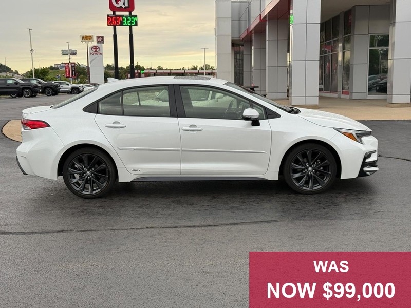 Toyota Corolla Vehicle Full-screen Gallery Image 02