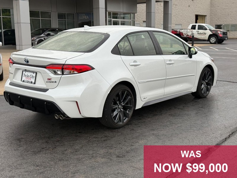 Toyota Corolla Vehicle Full-screen Gallery Image 03