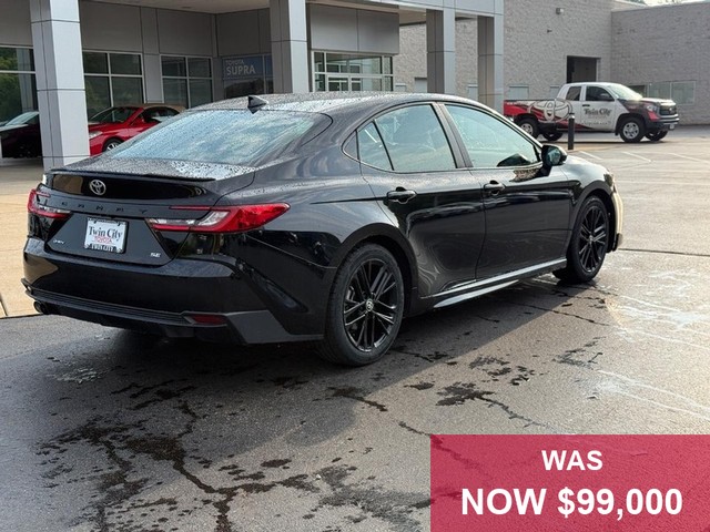 Toyota Camry Vehicle Full-screen Gallery Image 03