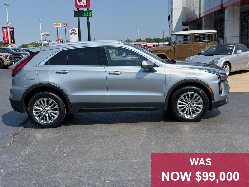 Cadillac XT4 Vehicle Full-screen Gallery Image 02