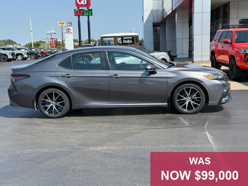 Toyota Camry Vehicle Full-screen Gallery Image 02