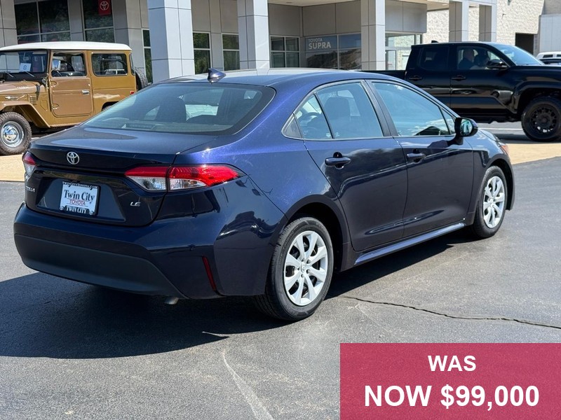 Toyota Corolla Vehicle Full-screen Gallery Image 03