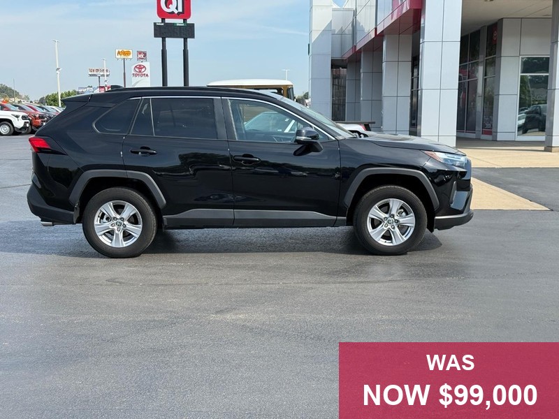 Toyota RAV4 Vehicle Full-screen Gallery Image 02