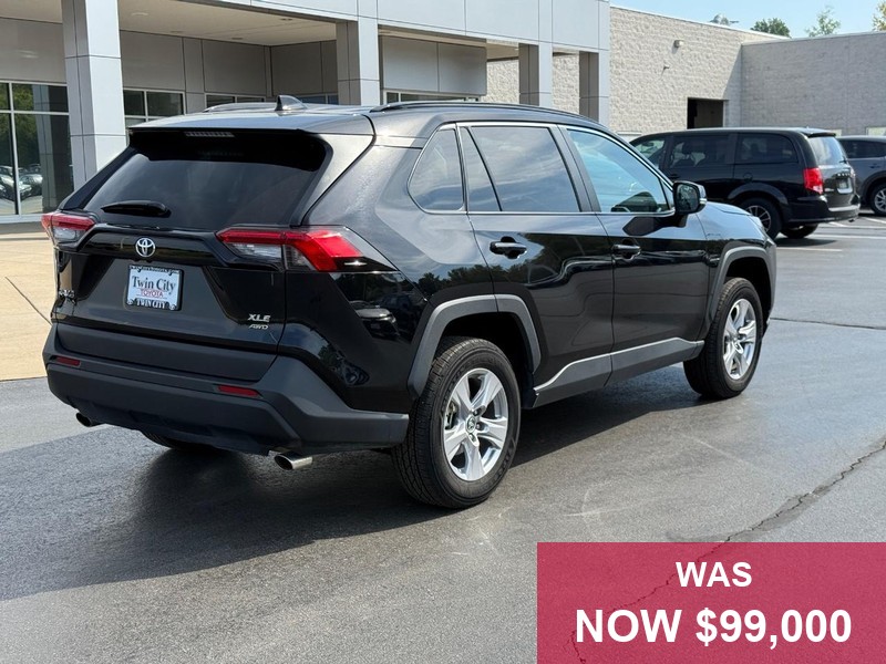 Toyota RAV4 Vehicle Full-screen Gallery Image 03