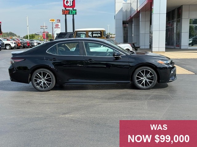 Toyota Camry Vehicle Full-screen Gallery Image 02