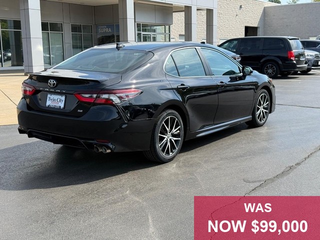 Toyota Camry Vehicle Full-screen Gallery Image 03