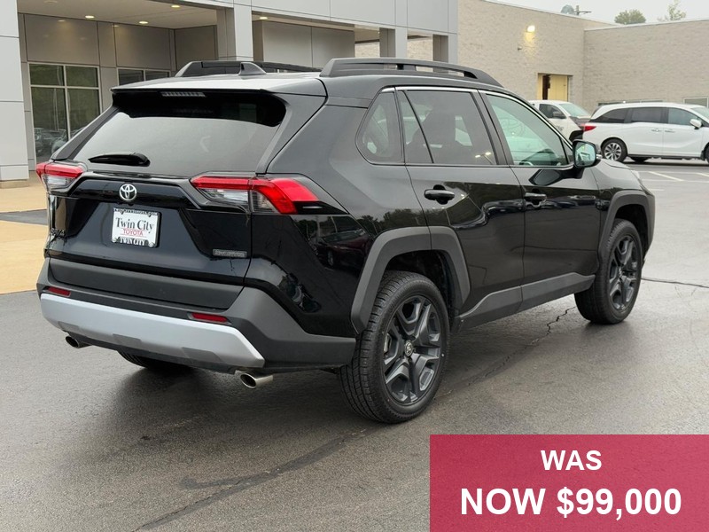 Toyota RAV4 Vehicle Full-screen Gallery Image 03