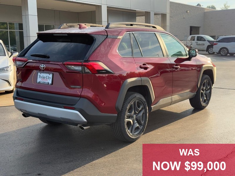 Toyota RAV4 Vehicle Full-screen Gallery Image 03