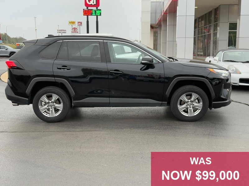 Toyota RAV4 Vehicle Full-screen Gallery Image 02