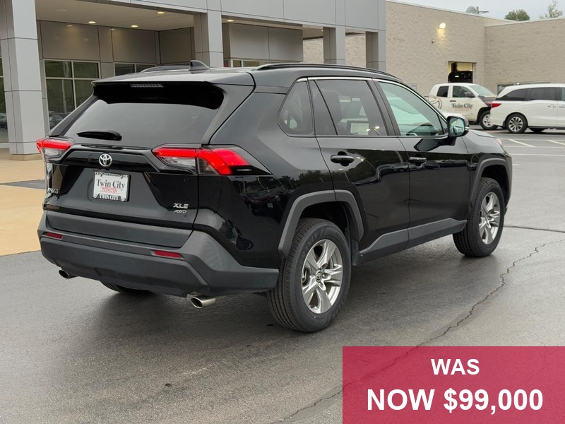 Toyota RAV4 Vehicle Full-screen Gallery Image 03