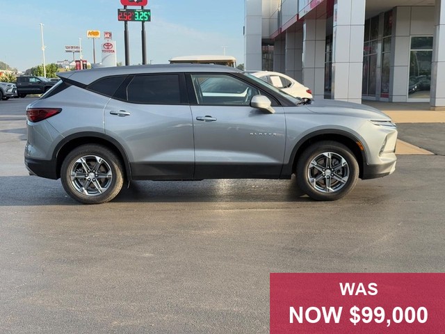 Chevrolet Blazer Vehicle Full-screen Gallery Image 02