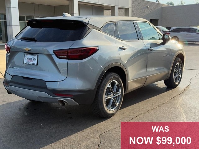 Chevrolet Blazer Vehicle Full-screen Gallery Image 03