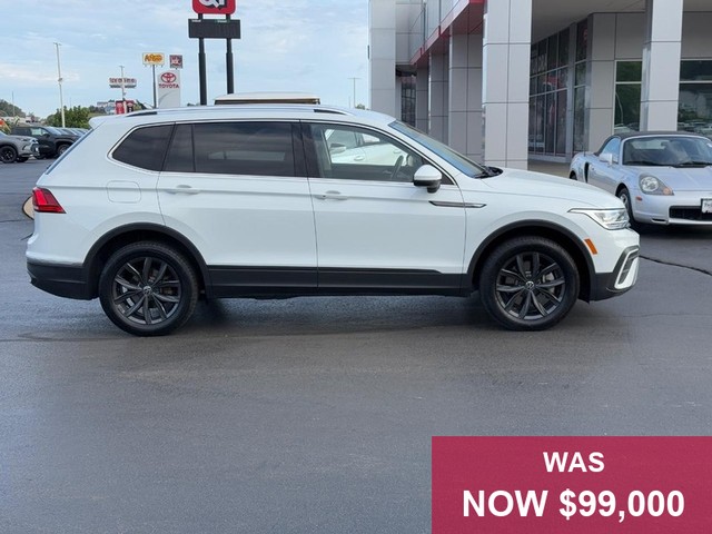 Volkswagen Tiguan Vehicle Full-screen Gallery Image 02