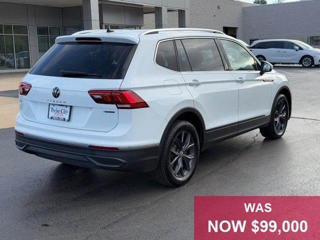 Volkswagen Tiguan Vehicle Full-screen Gallery Image 03