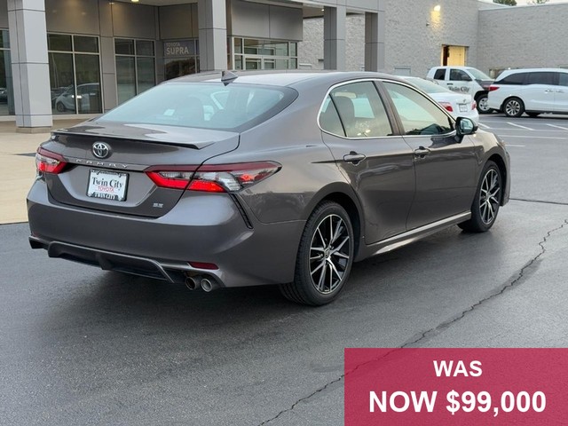 Toyota Camry Vehicle Full-screen Gallery Image 03