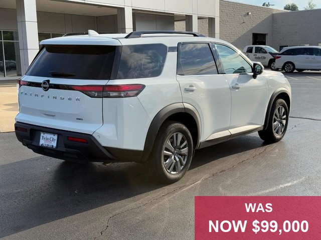 Nissan Pathfinder Vehicle Full-screen Gallery Image 03