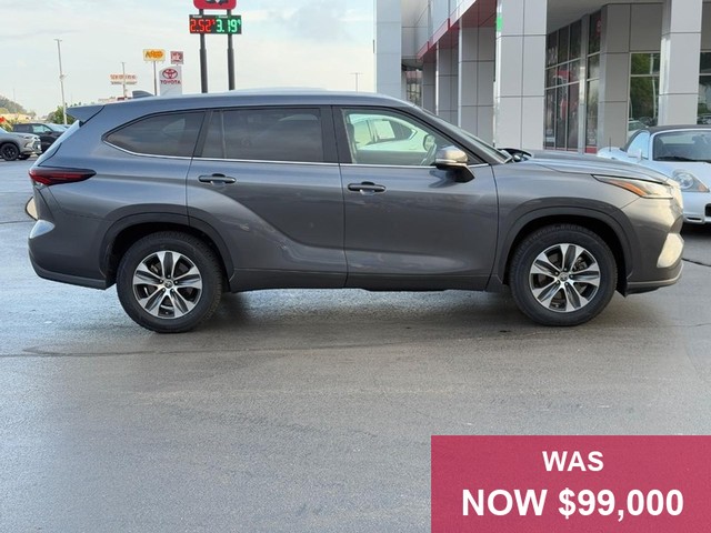 Toyota Highlander Vehicle Full-screen Gallery Image 02