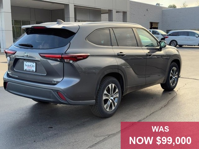 Toyota Highlander Vehicle Full-screen Gallery Image 03