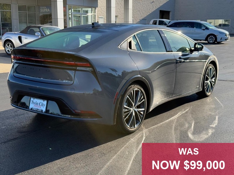 Toyota Prius Vehicle Full-screen Gallery Image 03