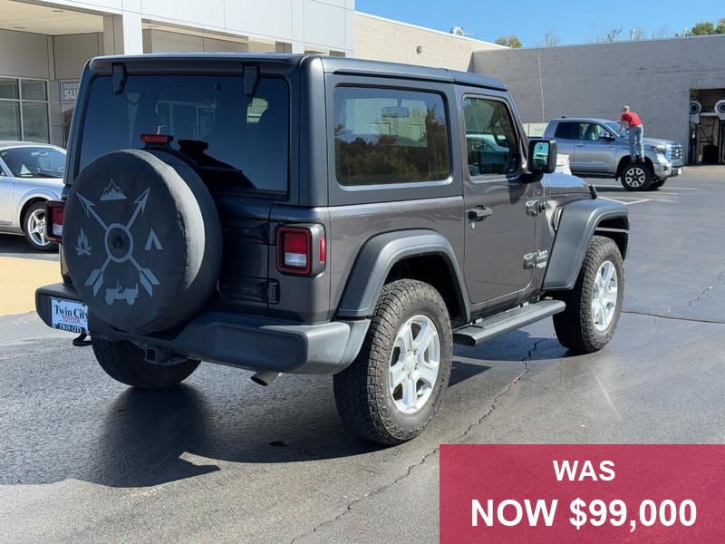 Jeep Wrangler Vehicle Full-screen Gallery Image 03