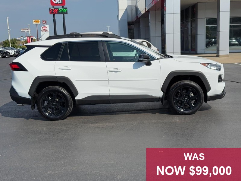 Toyota RAV4 Vehicle Full-screen Gallery Image 02