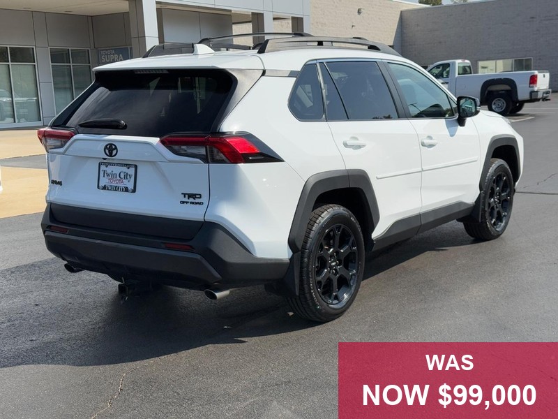 Toyota RAV4 Vehicle Full-screen Gallery Image 03