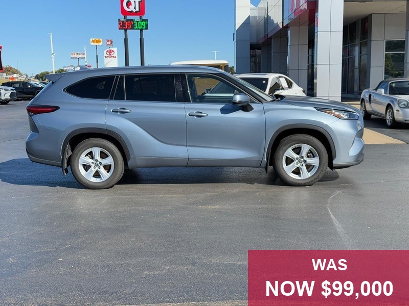 Toyota Highlander Vehicle Full-screen Gallery Image 02