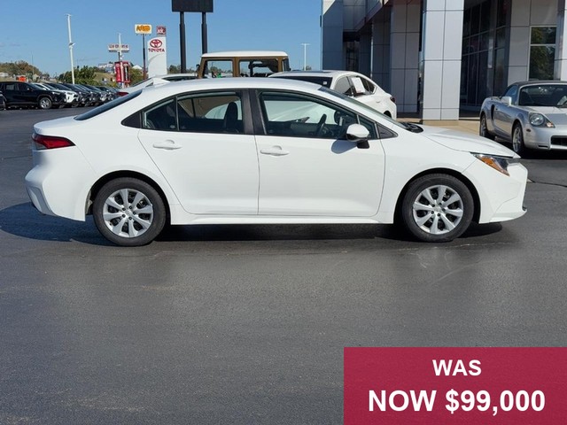 Toyota Corolla Vehicle Full-screen Gallery Image 02