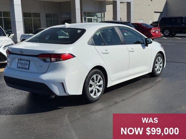 Toyota Corolla Vehicle Full-screen Gallery Image 03