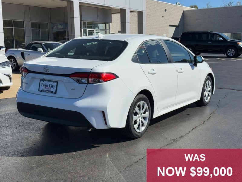 Toyota Corolla Vehicle Full-screen Gallery Image 03