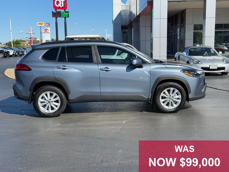 Toyota Corolla Cross Vehicle Full-screen Gallery Image 02